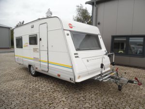 Bürstner Ventana 460 mit Rangierhilfe und Vorzelt